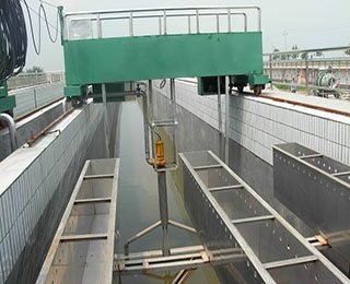 行（háng）車式吸泥機